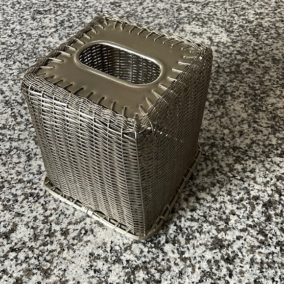 Tissue box - Picture 1 of 3